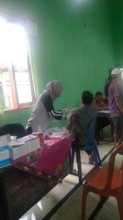 Pelaksanaan Vaksinasi di Desa Wagirpandan